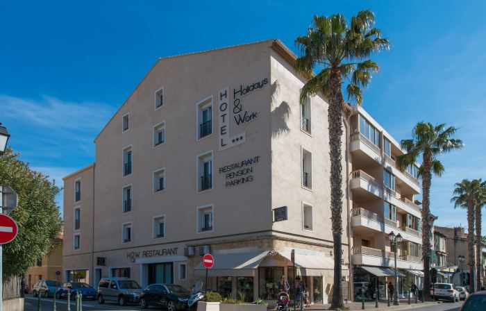 Holidays & Work Hotel