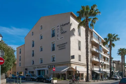 Holidays & Work Hotel