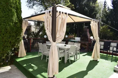 Pensiunea Nicolas Các khách sạn ở 