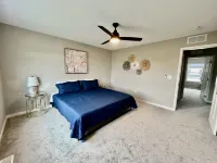 New Construction Townhome - 3 King Beds/2.5 Bathroom!