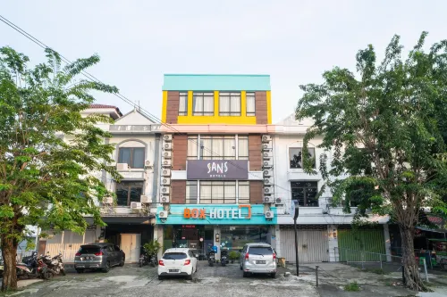 Sans Hotel Kupang Indah Surabaya by RedDoorz - Wifi
