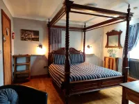 Castle Lodge - Brecon Beacons Accommodation Hotels in Maescar