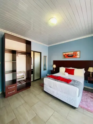 Canna Lilly Guest House