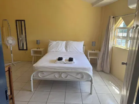 西班牙港迷人開間帶泳池通道 酒店