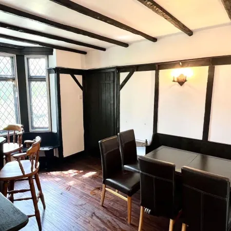 Sleeps 8 Thamefront Gem w Petsok Free Parking