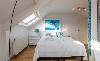 Bright Apartment Near Beach