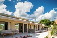Phos Elegant Residences by Konnect, 400m to the Beach Hotels in Ipsos