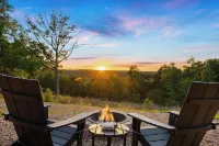 Lake Views! Private Hot Tub and Fire Pit! Lux Couple's Retreat
