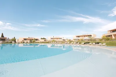 White Shell Beach Villas Hotels near Albandeira Beach