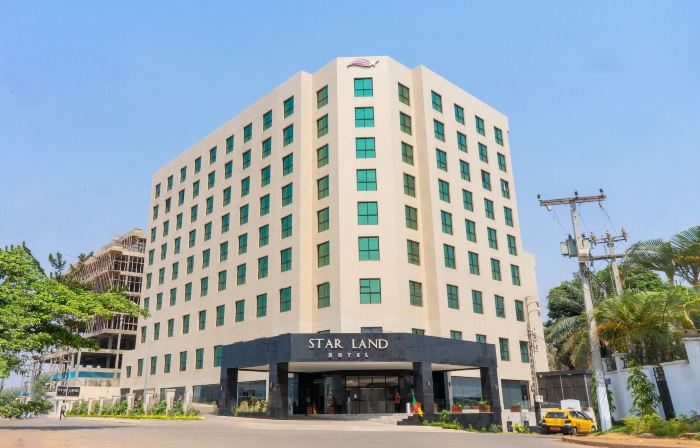 Star Land Hotel Bastos