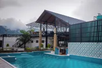 Majestic Lake Front Hotel & Suites - Pools