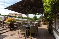 The Swan Inn Hotels in Kettleshulme
