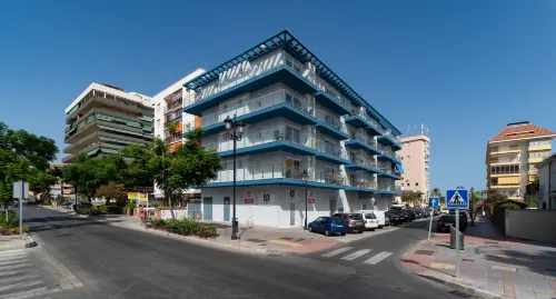 Sur Suites la Dorada, Centricos Soleados a Pocos Metros de la Playa y Con Parking Opcional - 3 ดาว