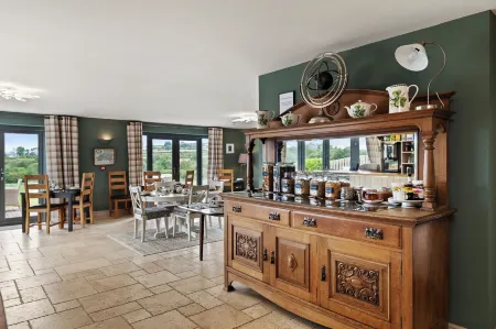 Canaston Oaks Отели в г. Нарберт