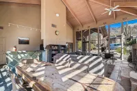 Gorgeous Mountain and City Views, Pools, and Hot Tubs