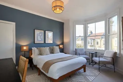 The Leyton Midland Crib - Cozy 2Bdr Flat with Study Room + Garden Hotels near Leyton Orient FC