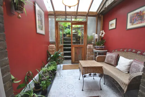 Churchill Guest House - Homestays