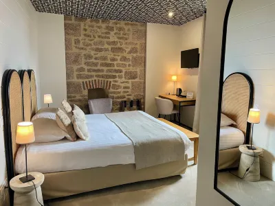 Hôtel les Costans, the Originals Relais Hotels near Réserve Naturelle des Sept Îles