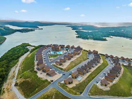 A Birds Eye Bridge View - 5 Bdr w/ Private Hot Tub