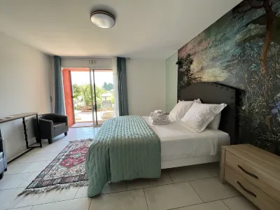 باستيد ديه مارتيلييريس Hotels near Chateau de l'Emperi