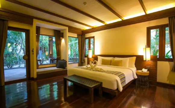 ห้องดีลักซ์ เตียงใหญ่ 1 เตียง