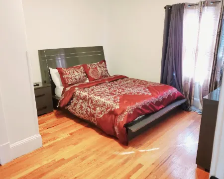 Upscaled Home in a Quiet Neighborhood Hotels in Springfield