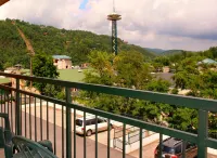 Quality Inn Creekside - Downtown Gatlinburg - Mountain view