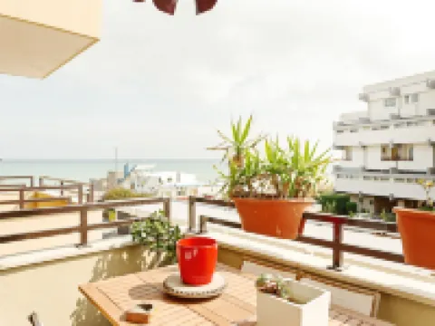 GuestHost - Bari Airport Seaview Apartment パレセのホテル