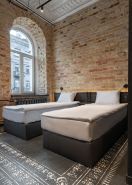 Globe Runner Hotel & Hostel