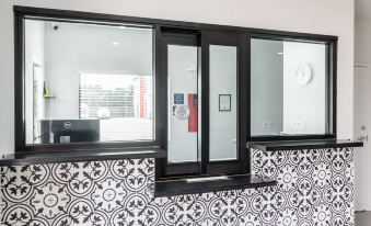 Americas Best Value Inn & Suites Kingwood IAH Airport