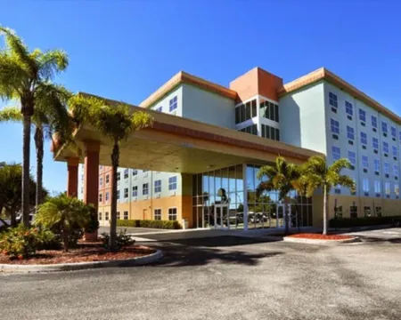 Allure Suites of Fort Myers Hotels in Lee County
