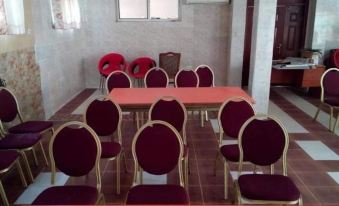 Vic James Apartments