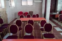 Vic James Apartments