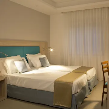 American Hotel Отели рядом с достопримечательностью «Бассейн «Скандоне»»
