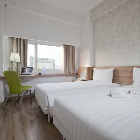 Whiz Hotel Cikini Jakarta Отели рядом с достопримечательностью «Посольство Египта»