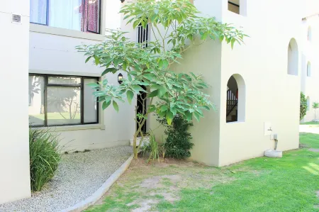 Santini Village 74 Отели рядом с достопримечательностью «Knysna Elephant Park»