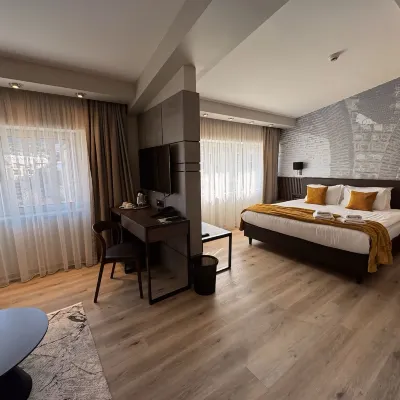 Queen's Hotel - Zebra Centre Hotels near Skopje Fortress