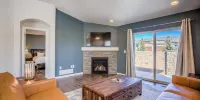4Br Modern Townhome Close to Usafa - Vier Slaapkamers Villa