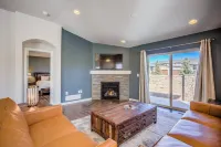 4BR Modern Townhome Close to USAFA Hotels near Sunglass Outfitters by Sunglass Hut