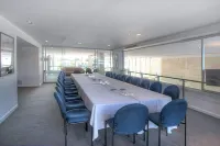 Ultiqa Freshwater Point Resort Broadbeach Hotels in Carrara