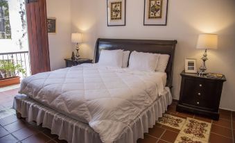 Colonial 154 H Boutique