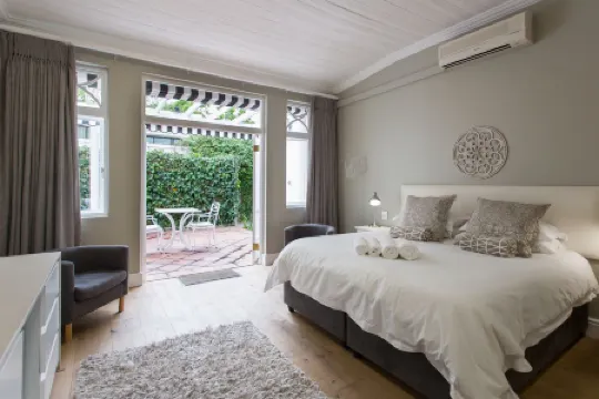 サマーウッド ゲストハウス