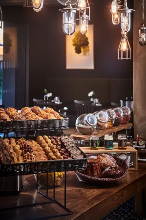 Hôtel Louvre-Lens - Esprit de France Отели в г. Вими