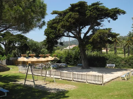 Hôtel Club la Font des Horts Отели в г. Йер