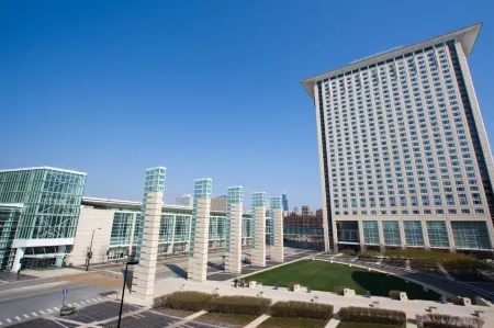 Holiday Inn & Suites Chicago-Downtown Отели рядом с достопримечательностью «Лури Гарден»