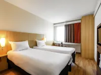 Ibis Saint-Quentin Basilique โรงแรมในจังหวัดแอน