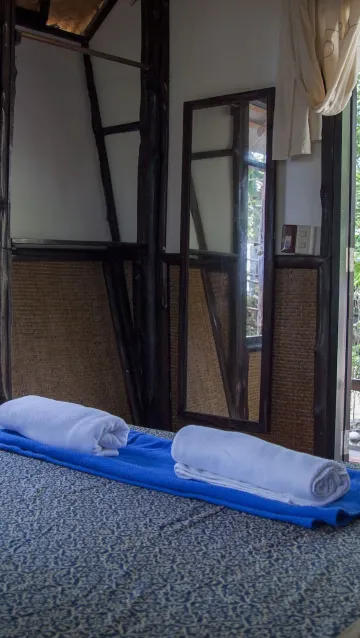 บังกะโลเตียงใหญ่พร้อมพัดลมและระเบียง