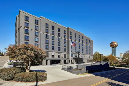 Cumberland House Knoxville Tapestry Collection by Hilton Отели рядом с достопримечательностью «Regal Riviera»