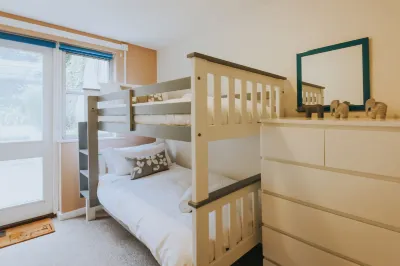 The Garden Apartment - Parking, Netflix , Wi-Fi & Beaches