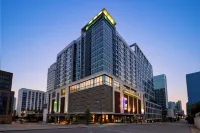 Holiday Inn & Suites Nashville Downtown - Broadway Hotels near Fisk University